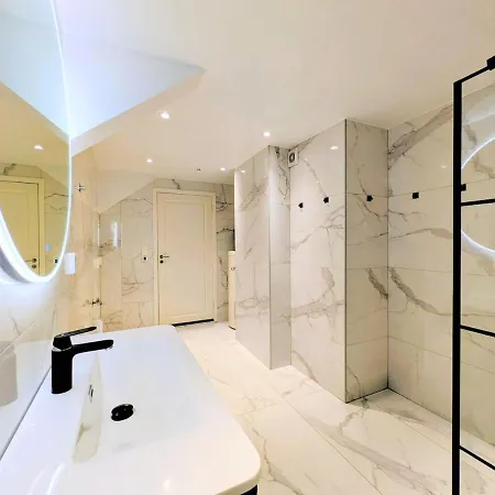 アパート Penthouse In The Middle Of The Center - 5 Bedrooms - Inlcusive - Free Parking *