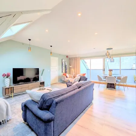 Apartament Penthouse In The Middle Of The Center - 5 Bedrooms - Inlcusive - Free Parking