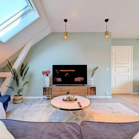 Penthouse In The Middle Of The Center - 5 Bedrooms - Inlcusive - Free Parking *