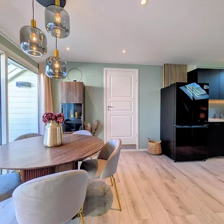 Penthouse In The Middle Of The Center - 5 Bedrooms - Inlcusive - Free Parking アパート シェーエン