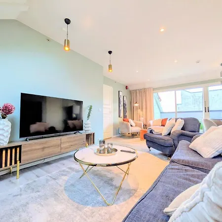 Penthouse In The Middle Of The Center - 5 Bedrooms - Inlcusive - Free Parking * シェーエン