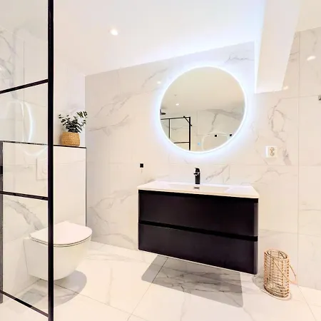 Penthouse In The Middle Of The Center - 5 Bedrooms - Inlcusive - Free Parking アパート シェーエン